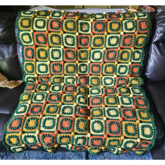 GRANNY SQUARE AFGHAN 4' x 6' Crochet Colorful Puff Balls Scalloped Edge GIFT - Picture 3 of 11